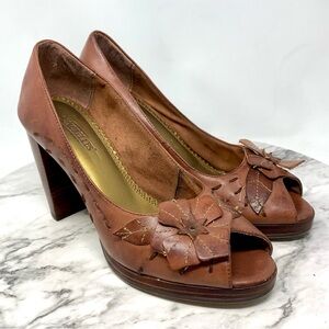 Seychelles Floral Leather Peep Toe Pumps 7 Bohemian Boho Classic Neutral Retro